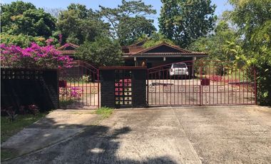 VENDO CASA EN URB. LAS CUMBRES, NATURALEZA PRIVILEGIADA
