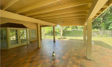 VENDO CASA EN URB. LAS CUMBRES, NATURALEZA PRIVILEGIADA