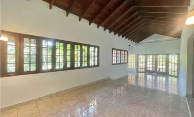 VENDO CASA EN URB. LAS CUMBRES, NATURALEZA PRIVILEGIADA