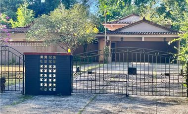 VENDO CASA EN URB. LAS CUMBRES, NATURALEZA PRIVILEGIADA