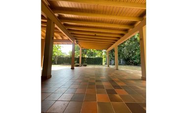 VENDO CASA EN URB. LAS CUMBRES, NATURALEZA PRIVILEGIADA