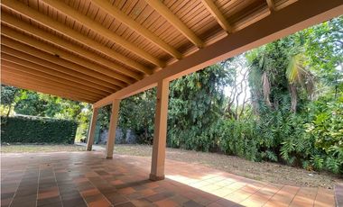 VENDO CASA EN URB. LAS CUMBRES, NATURALEZA PRIVILEGIADA
