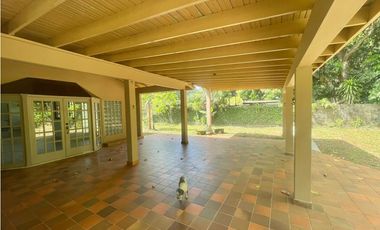 VENDO CASA EN URB. LAS CUMBRES, NATURALEZA PRIVILEGIADA