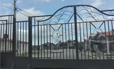 ALQULO CASA EN LA CHORRERA, 120M2, 3 RECAMARAS, BARRIADA CERRADA.