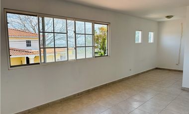 Casa en Venta / Alquiler – Villa Alta