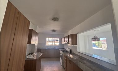 Casa en Venta / Alquiler – Villa Alta