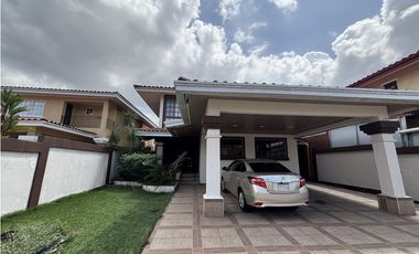 Casa en Venta – Villas del Golf