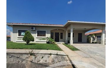 ¡OPORTUNIDAD! CASA EN Llano Marín, Paseo del Río, Precio de Remate