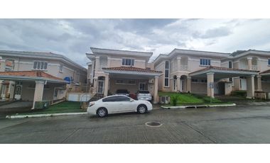 VENDO CASA-ALTOS DE PANAM-ALTO DE COUNTRY 3000