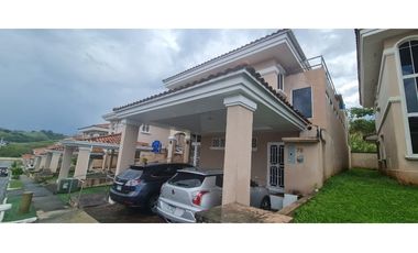 VENDO CASA-ALTOS DE PANAM-ALTO DE COUNTRY 3000
