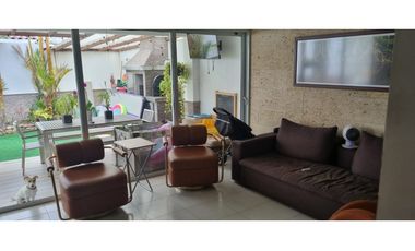 VENDO CASA QUINTA DE VERSALLES MODELO MARSELLA