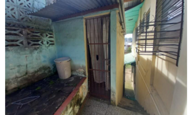 VENDO CASA EN ESQUINA URB. ALTO DE MIRAFLORES