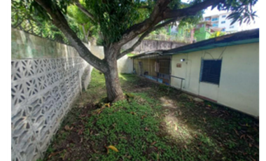 VENDO CASA EN ESQUINA URB. ALTO DE MIRAFLORES