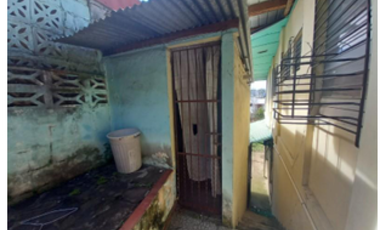 VENDO CASA EN ESQUINA URB. ALTO DE MIRAFLORES