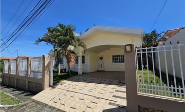 Venta/Alquiler de casa en Villas del Golf, Chitré