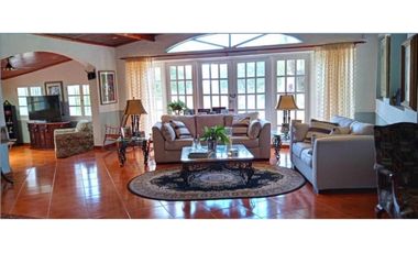 CASA EN VENTA O ALQUILER EN EL VALLE DE ANTÓN 1.8 HECTREAS