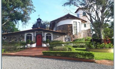 CASA EN VENTA O ALQUILER EN EL VALLE DE ANTÓN 1.8 HECTREAS