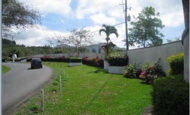 CASA EN VENTA O ALQUILER EN EL VALLE DE ANTÓN 1.8 HECTREAS