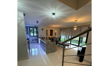 Residencia de esquina amueblada - Riverview - Costa Verde