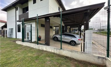 Residencia de esquina amueblada - Riverview - Costa Verde