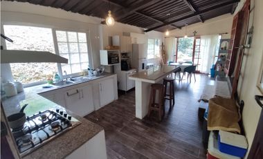 SE VENDE CASA DE DOS PISOS EN ALTOS DE CERRO AZUL.