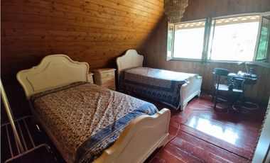 SE VENDE CASA DE DOS PISOS EN ALTOS DE CERRO AZUL.