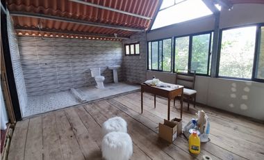 SE VENDE CASA DE DOS PISOS EN ALTOS DE CERRO AZUL.