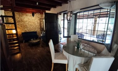 SE VENDE CASA DE DOS PISOS EN ALTOS DE CERRO AZUL.