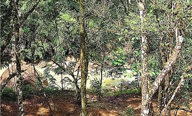 SE VENDE CASA DE DOS PISOS EN ALTOS DE CERRO AZUL.