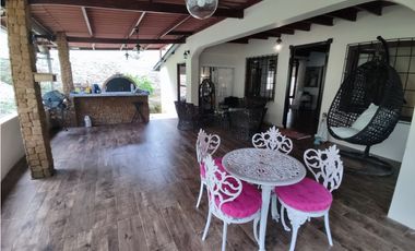 SE VENDE CASA DE DOS PISOS EN ALTOS DE CERRO AZUL.