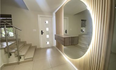 VENTA CASA RESERVAS VERSALLES (DV)