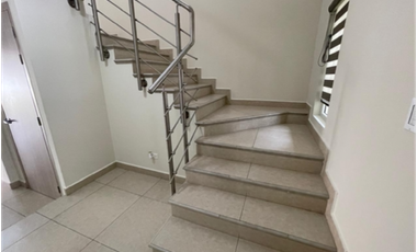 VENTA CASA RESERVAS VERSALLES (DV)