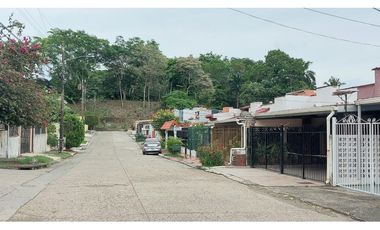 CASA EN VENTA 3 pisos  | ALTOS DE MIRAFLORES BETANIA