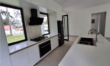 Venta Casa en Altos de Cerro Azul