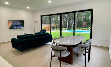 Venta Casa en Altos de Cerro Azul