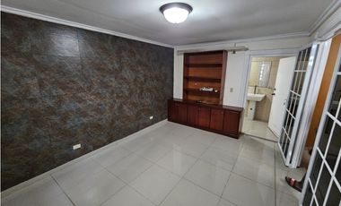Alquiler/Venta de Casa con piscina en Villas del golf, Chitré Herrera