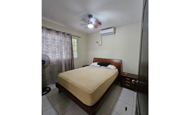Alquiler/Venta de Casa con piscina en Villas del golf, Chitré Herrera