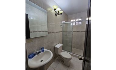 Alquiler/Venta de Casa con piscina en Villas del golf, Chitré Herrera