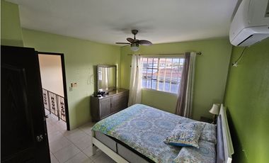 Alquiler/Venta de Casa con piscina en Villas del golf, Chitré Herrera