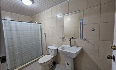 Alquiler/Venta de Casa con piscina en Villas del golf, Chitré Herrera