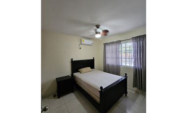 Alquiler/Venta de Casa con piscina en Villas del golf, Chitré Herrera