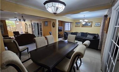 Alquiler/Venta de Casa con piscina en Villas del golf, Chitré Herrera