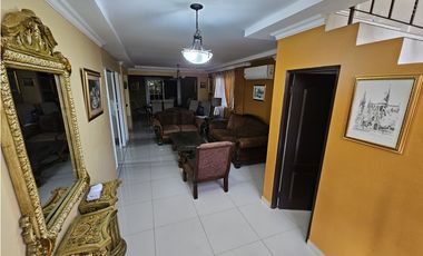 Alquiler/Venta de Casa con piscina en Villas del golf, Chitré Herrera