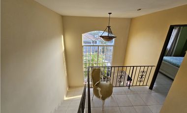 Alquiler/Venta de Casa con piscina en Villas del golf, Chitré Herrera