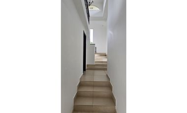 EN ALQUILER EXCLUSIVA VILLA AMUEBLADA EN TUCAN COUNTRY CLUB