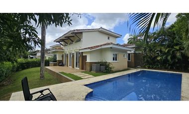EN ALQUILER EXCLUSIVA VILLA AMUEBLADA EN TUCAN COUNTRY CLUB