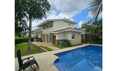 EN ALQUILER EXCLUSIVA VILLA AMUEBLADA EN TUCAN COUNTRY CLUB