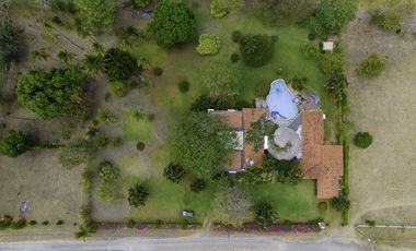 VENDO CASA EN PUNTA BARCO, SAN CARLOS, 6019M2 DE TERRENO, 7 RECAMARAS.