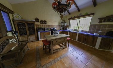 VENDO CASA EN PUNTA BARCO, SAN CARLOS, 6019M2 DE TERRENO, 7 RECAMARAS.