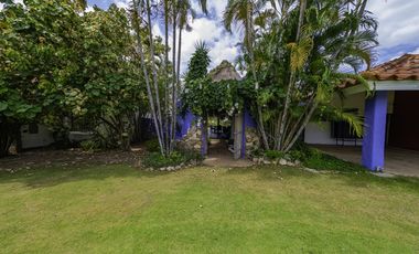 VENDO CASA EN PUNTA BARCO, SAN CARLOS, 6019M2 DE TERRENO, 7 RECAMARAS.